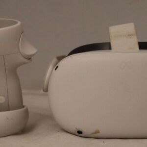 Meta Oculus Quest 2 With Controllers